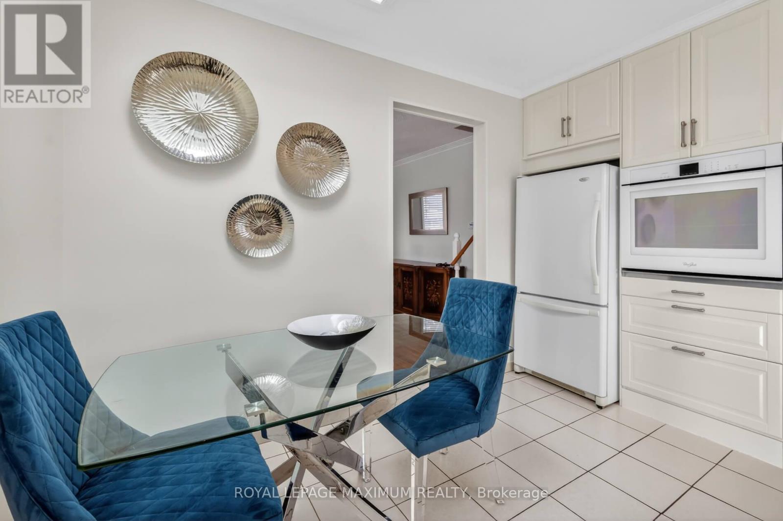 












94 GOLDSBORO ROAD

,
Toronto,




Ontario
M9L1A8


