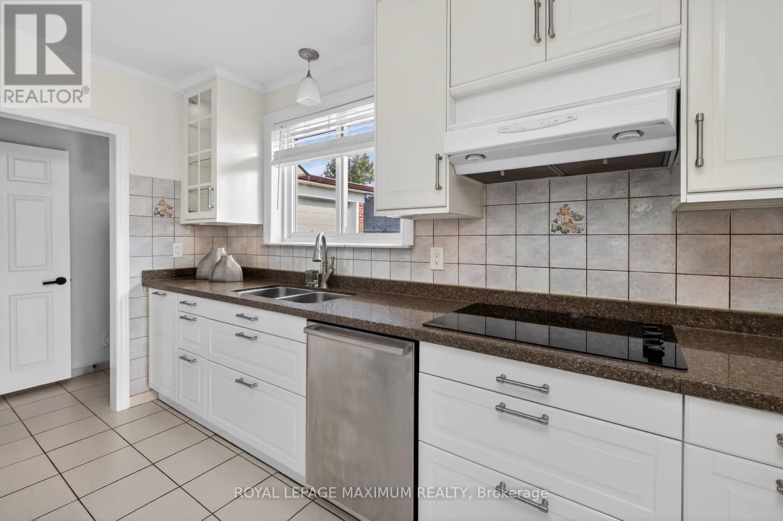 












94 GOLDSBORO ROAD

,
Toronto,




Ontario
M9L1A8

