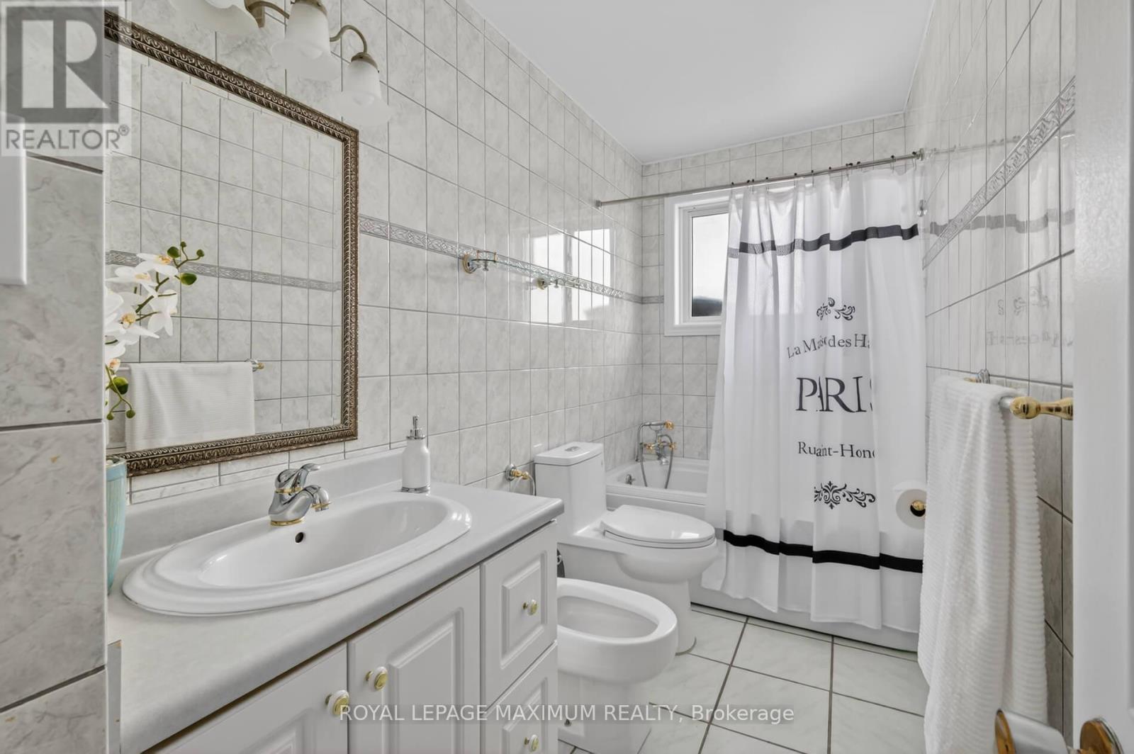 












94 GOLDSBORO ROAD

,
Toronto,




Ontario
M9L1A8

