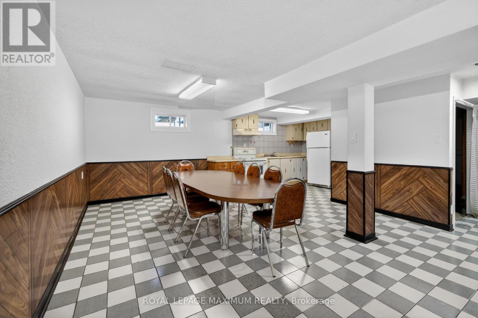 












94 GOLDSBORO ROAD

,
Toronto,




Ontario
M9L1A8

