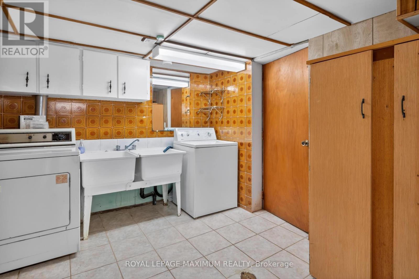 












94 GOLDSBORO ROAD

,
Toronto,




Ontario
M9L1A8

