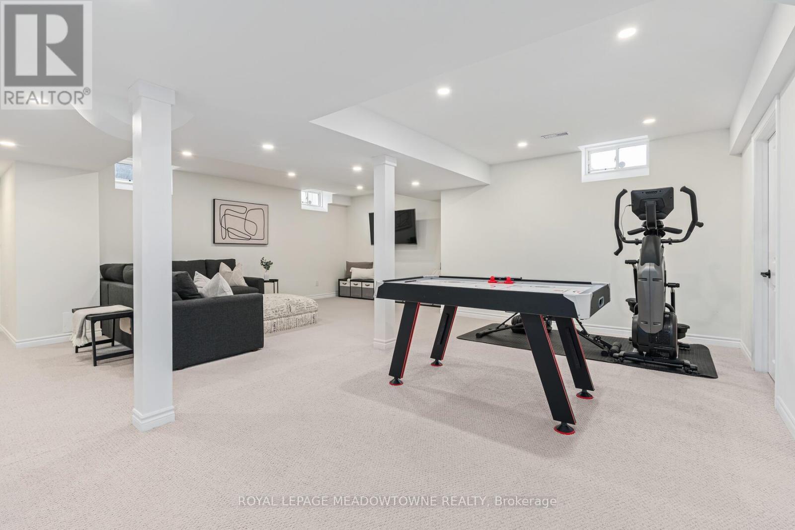












67 HIDDEN LAKE TRAIL

,
Halton Hills,




Ontario
L7G0K6

