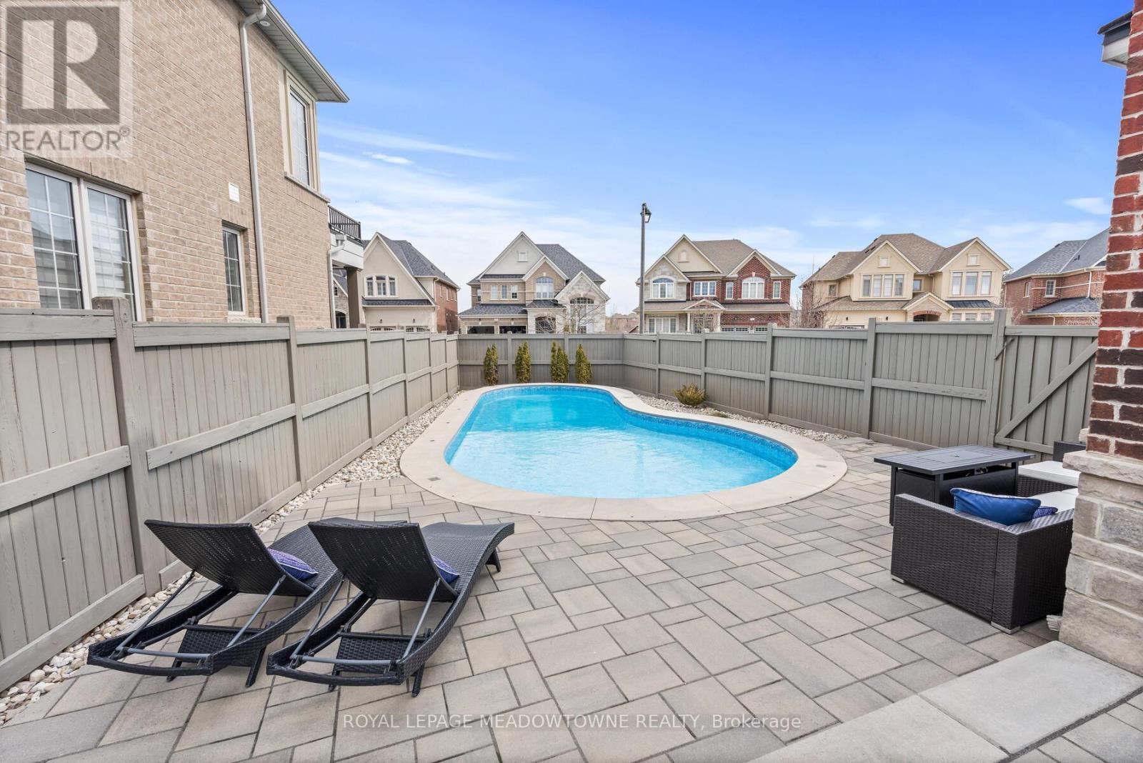 












67 HIDDEN LAKE TRAIL

,
Halton Hills,




Ontario
L7G0K6

