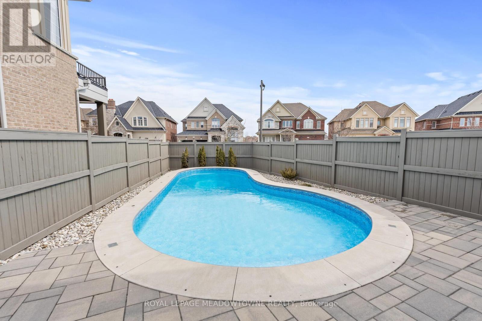 












67 HIDDEN LAKE TRAIL

,
Halton Hills,




Ontario
L7G0K6

