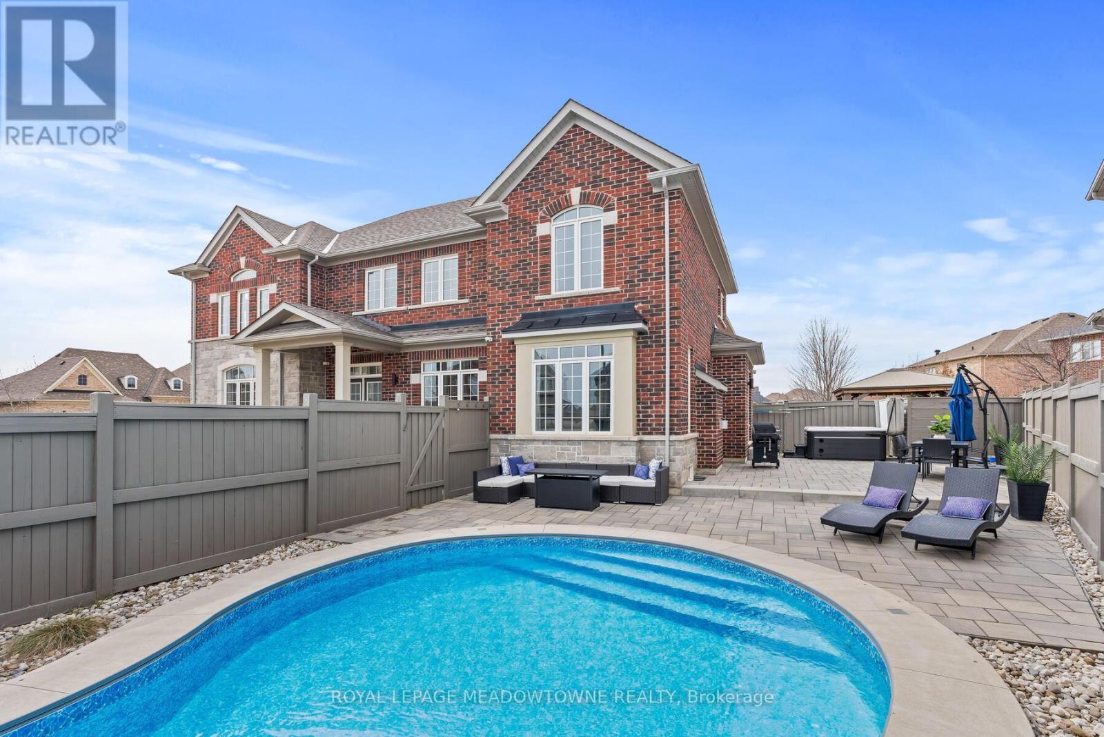 












67 HIDDEN LAKE TRAIL

,
Halton Hills,




Ontario
L7G0K6

