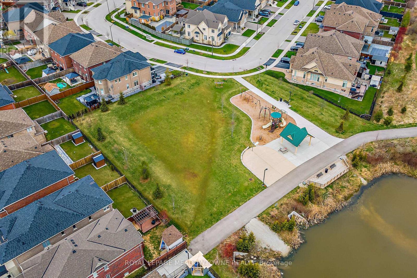 












67 HIDDEN LAKE TRAIL

,
Halton Hills,




Ontario
L7G0K6

