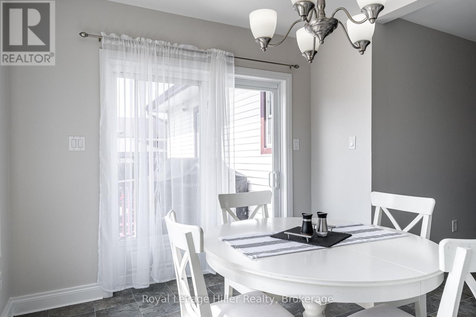 












113 WHITELOCK STREET S

,
Stratford,




Ontario
N5A1T2

