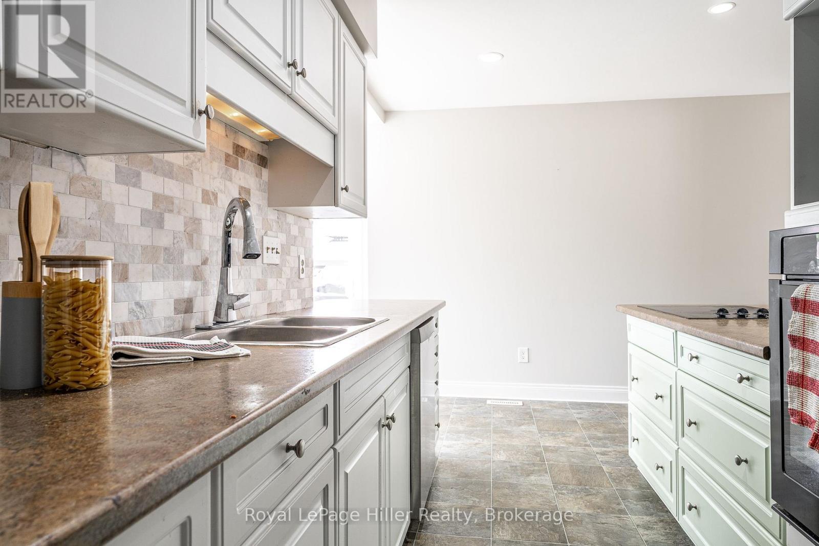 












113 WHITELOCK STREET S

,
Stratford,




Ontario
N5A1T2

