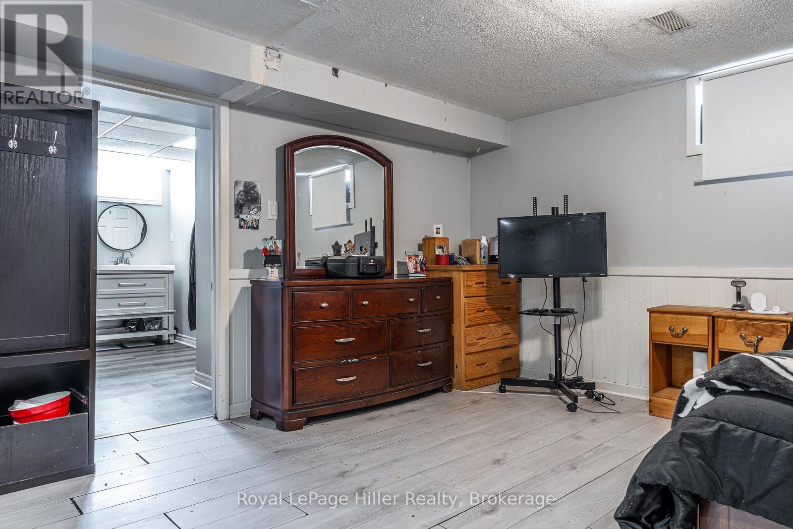 












113 WHITELOCK STREET S

,
Stratford,




Ontario
N5A1T2

