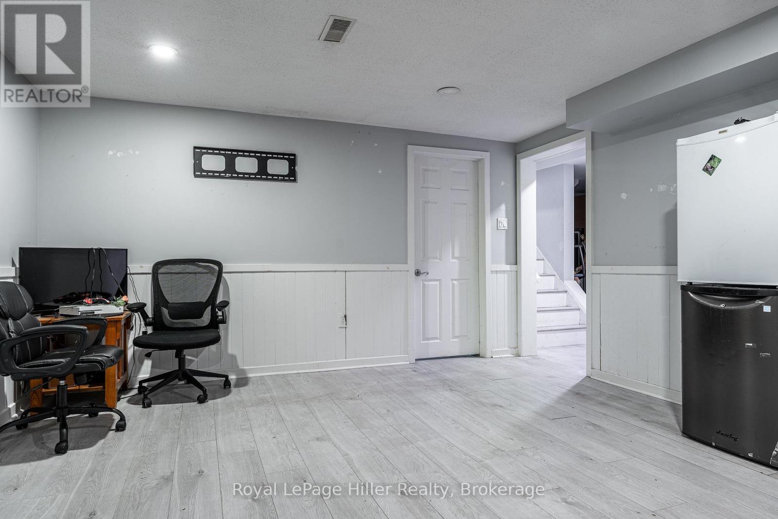 












113 WHITELOCK STREET S

,
Stratford,




Ontario
N5A1T2

