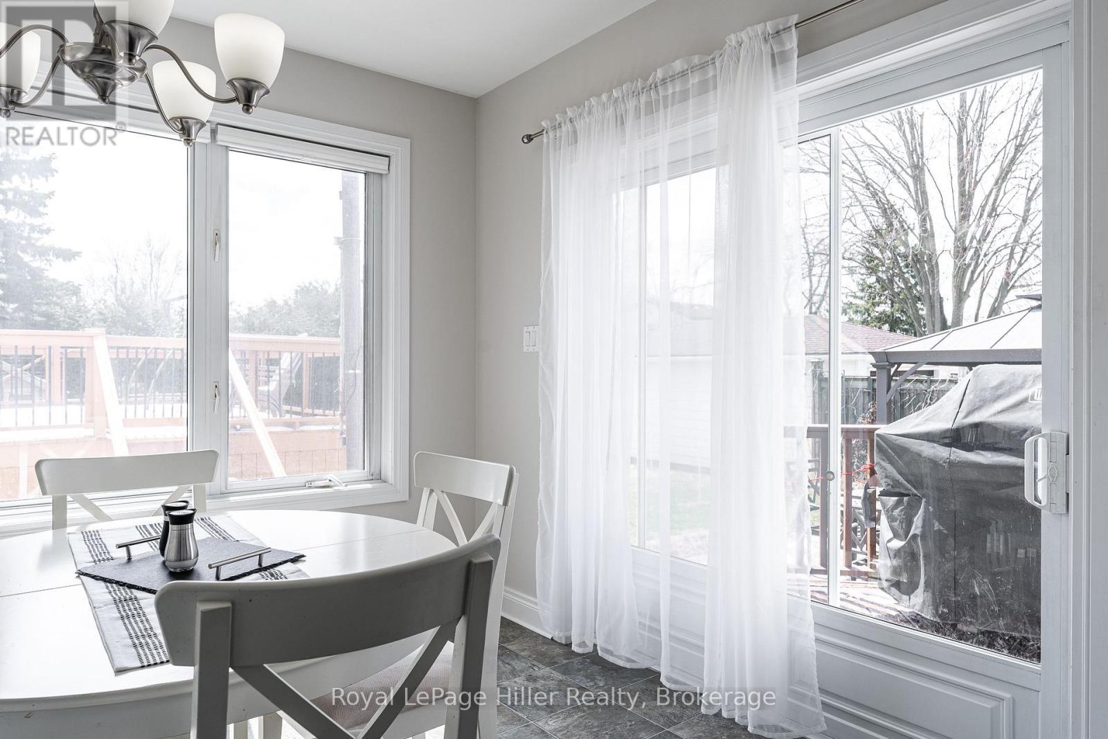 












113 WHITELOCK STREET S

,
Stratford,




Ontario
N5A1T2

