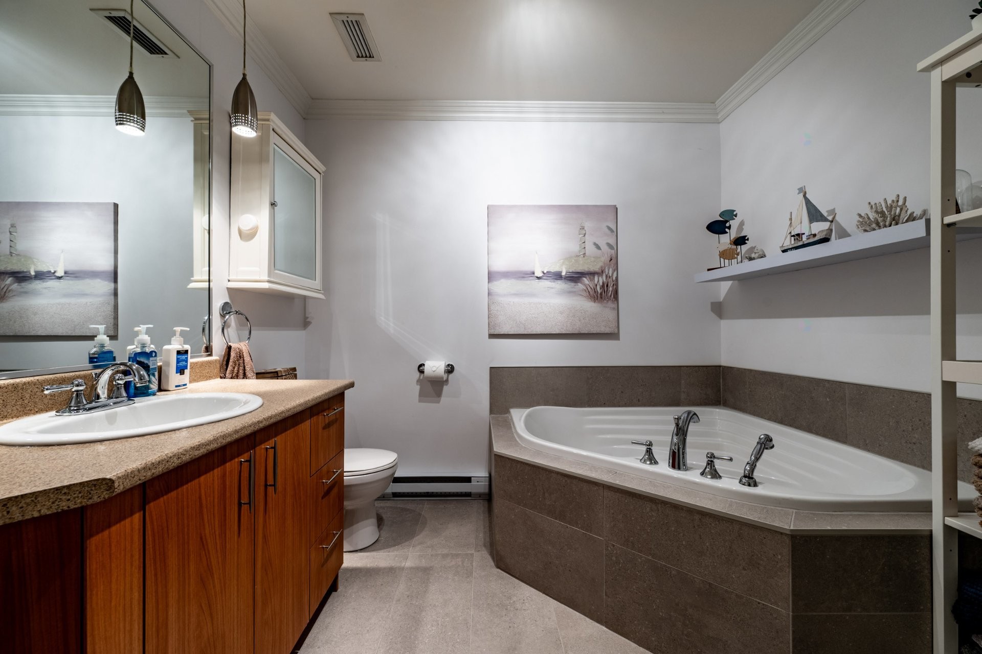 









5660


Rue Marion

, 2,
Trois-Rivières,




QC
G9A6M9


