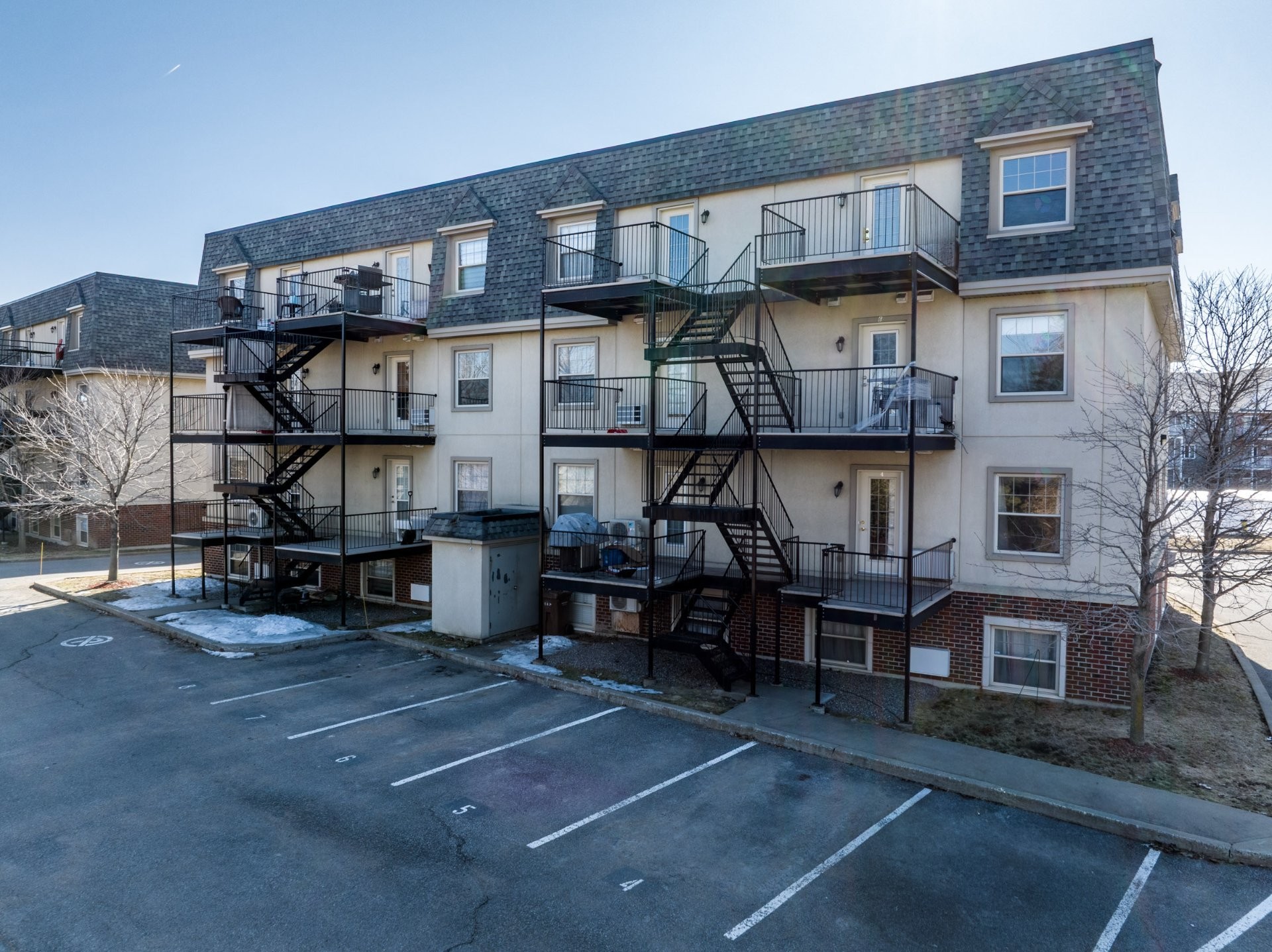 









5660


Rue Marion

, 2,
Trois-Rivières,




QC
G9A6M9

