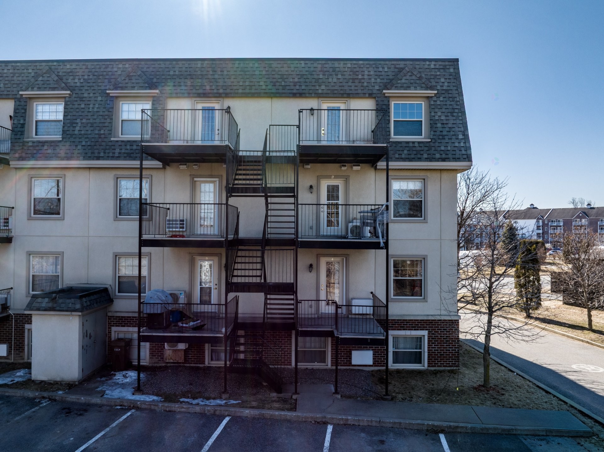 









5660


Rue Marion

, 2,
Trois-Rivières,




QC
G9A6M9

