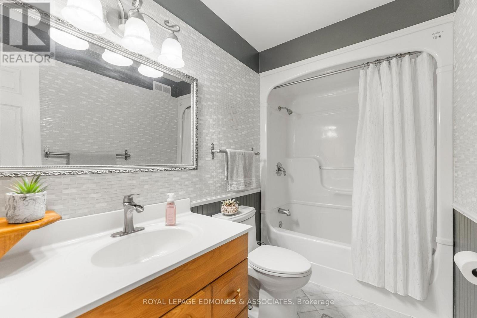 












768 AIRPORT ROAD

,
Petawawa,




Ontario
K8A6W7

