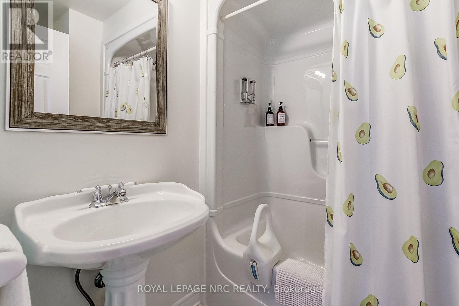 












330 GATE STREET

,
Niagara-on-the-Lake (Town),




Ontario
L0S1J0

