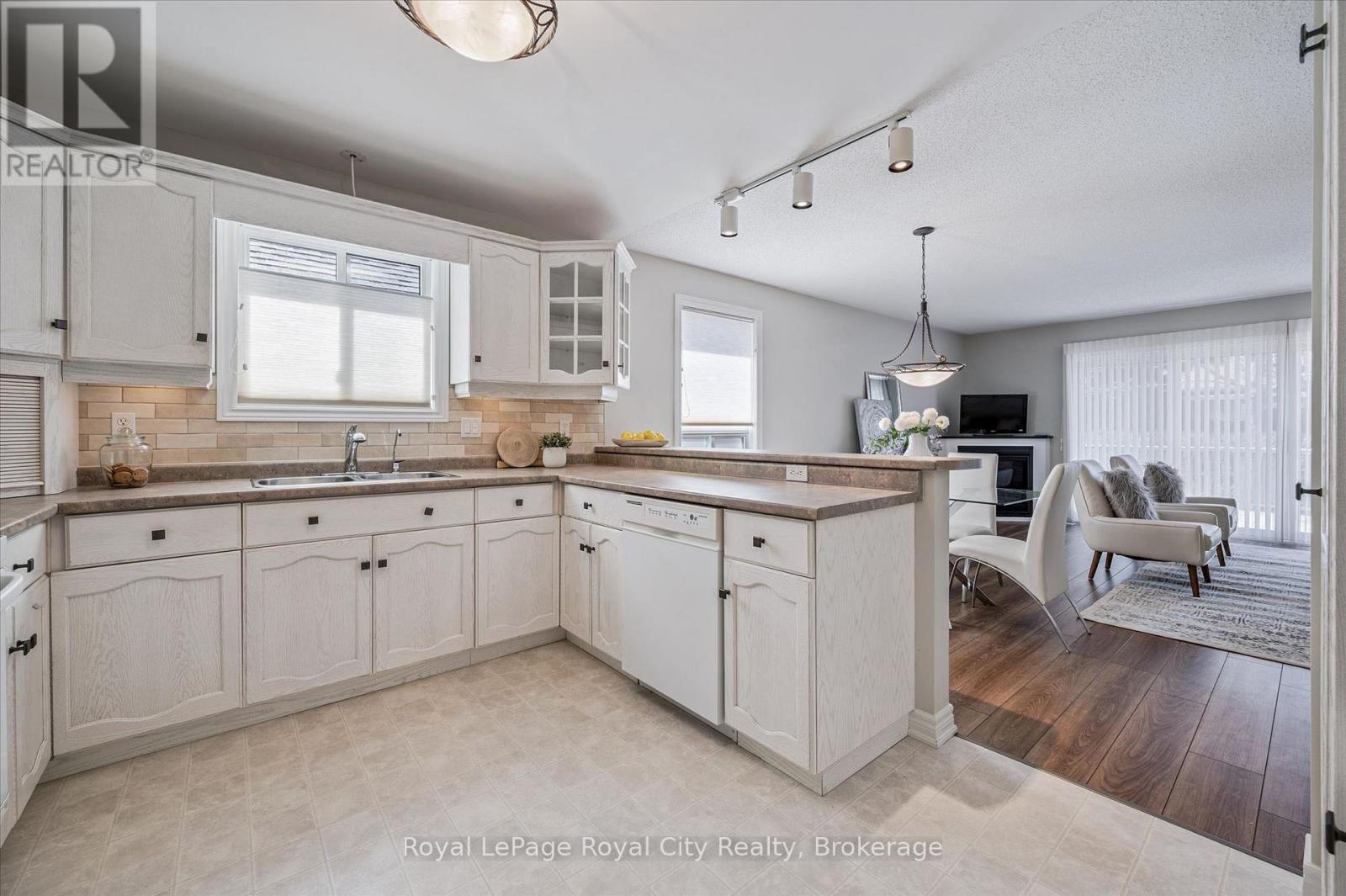 












68 BASSWOOD DRIVE

,
Guelph (Village By The Arboretum),




Ontario
N1G4X7

