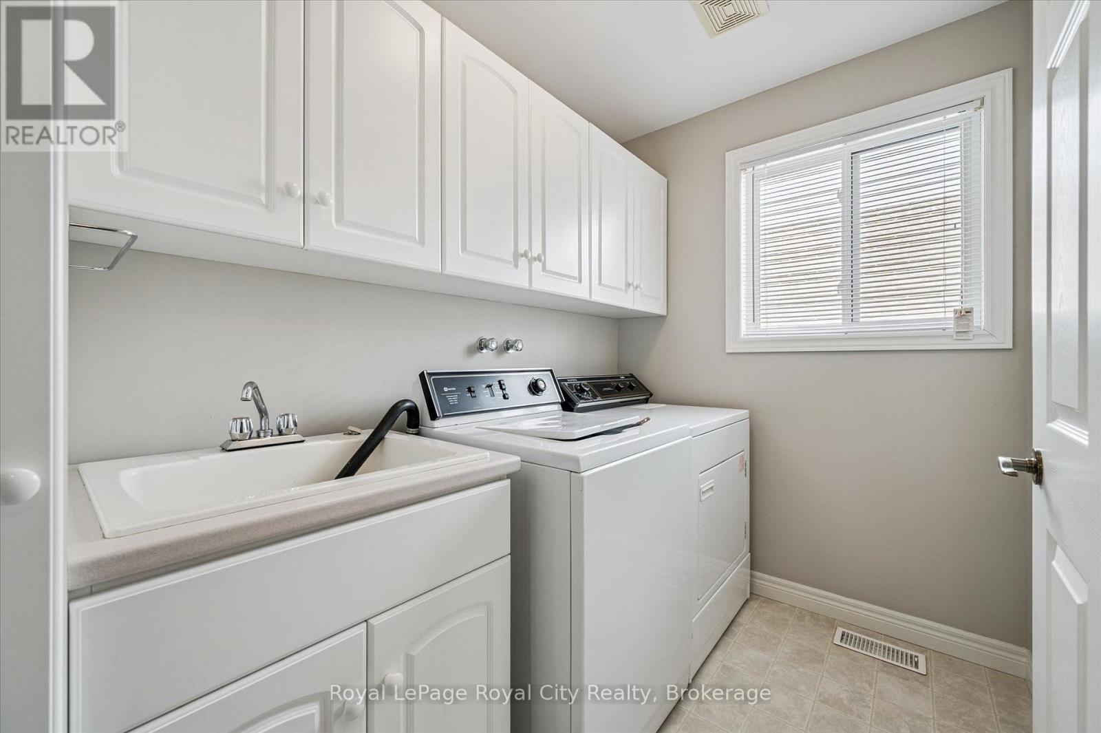 












68 BASSWOOD DRIVE

,
Guelph (Village By The Arboretum),




Ontario
N1G4X7

