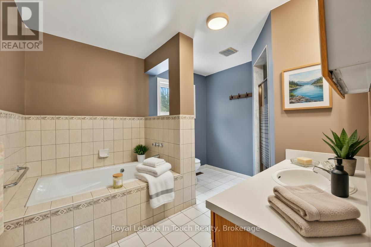 












23 DUQUETTE COURT

,
Tiny,




Ontario
L9M0H3

