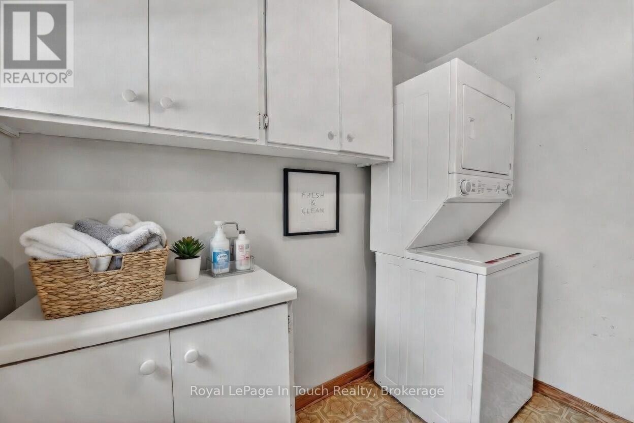 












23 DUQUETTE COURT

,
Tiny,




Ontario
L9M0H3

