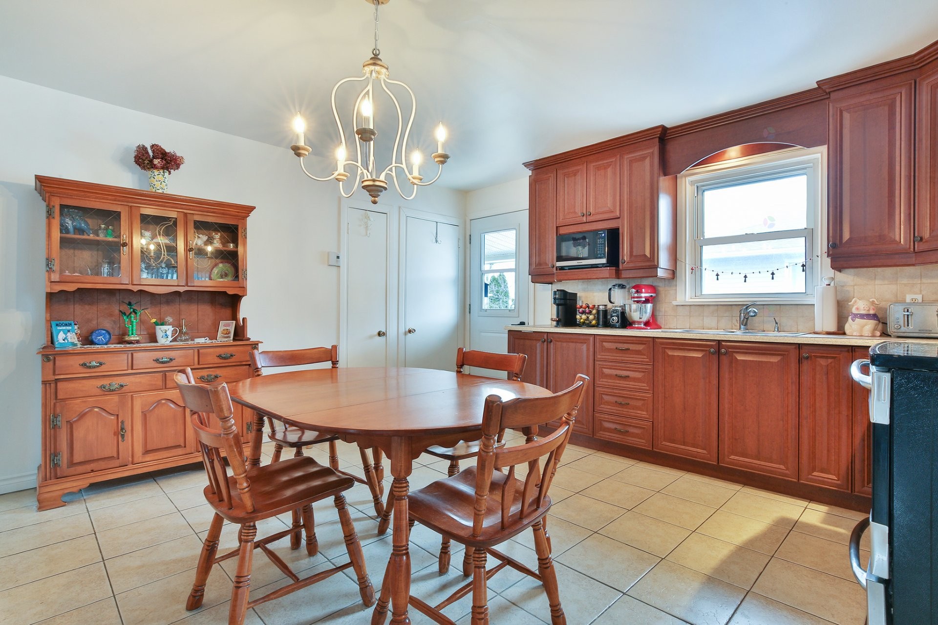 









1494


Rue Bernier

,
Saint-Jean-sur-Richelieu,




QC
J2W1C2

