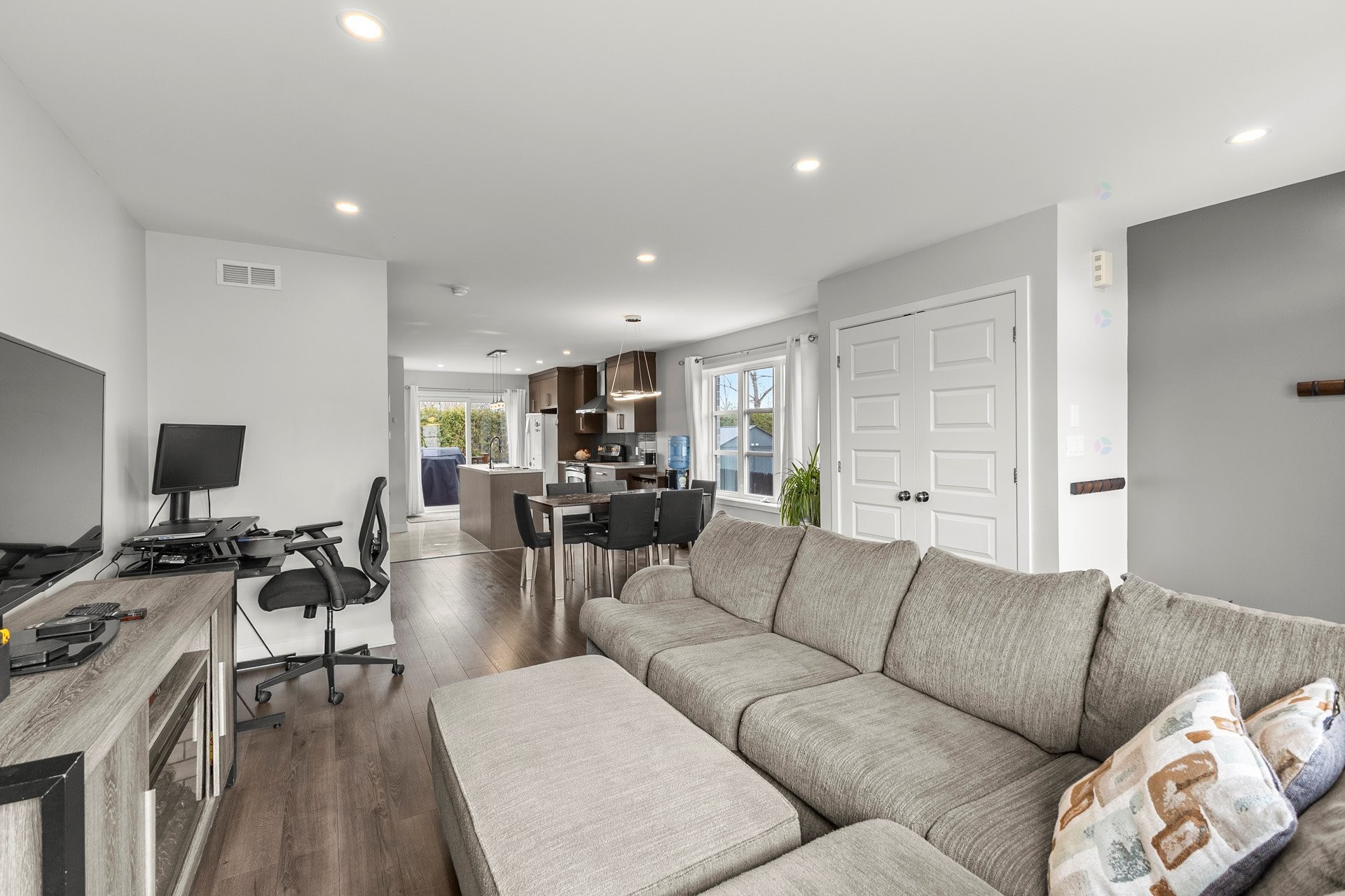 









62


Rue du Summerlea

,
Pointe-des-Cascades,




QC
J0P1M0

