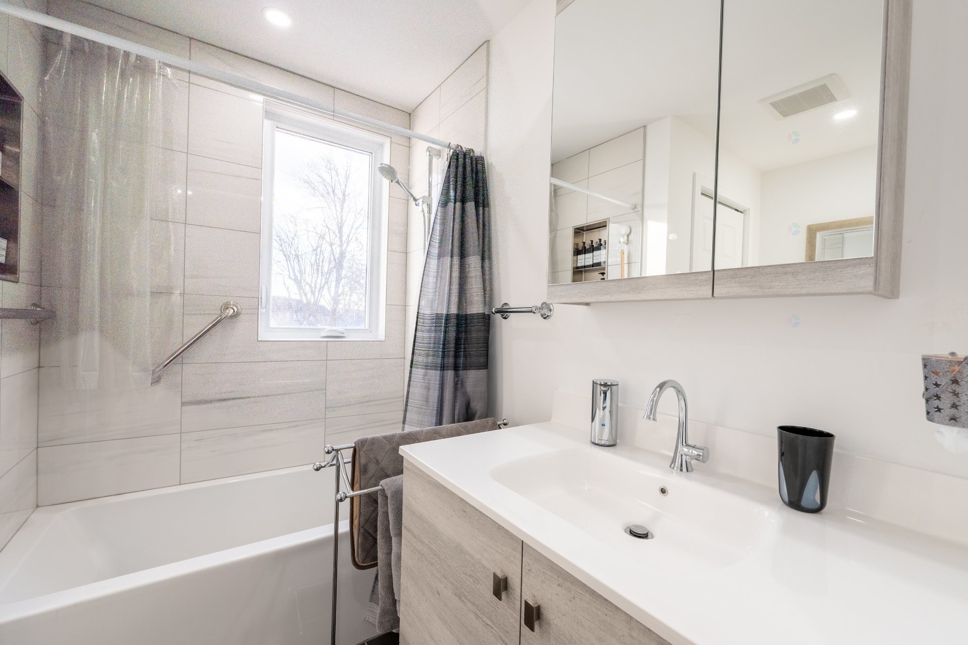 









12050


Rue Cousineau

,
Montréal (Ahuntsic-Cartierville),




QC
H4K1P5

