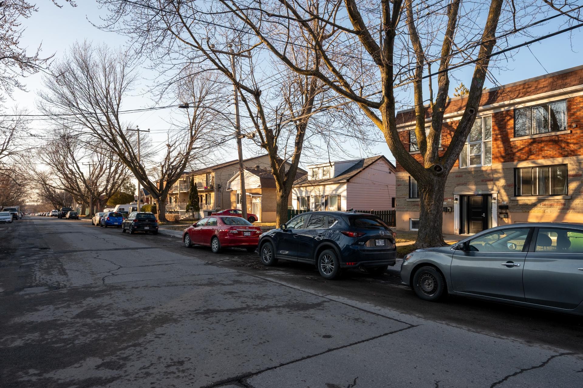 









12050


Rue Cousineau

,
Montréal (Ahuntsic-Cartierville),




QC
H4K1P5

