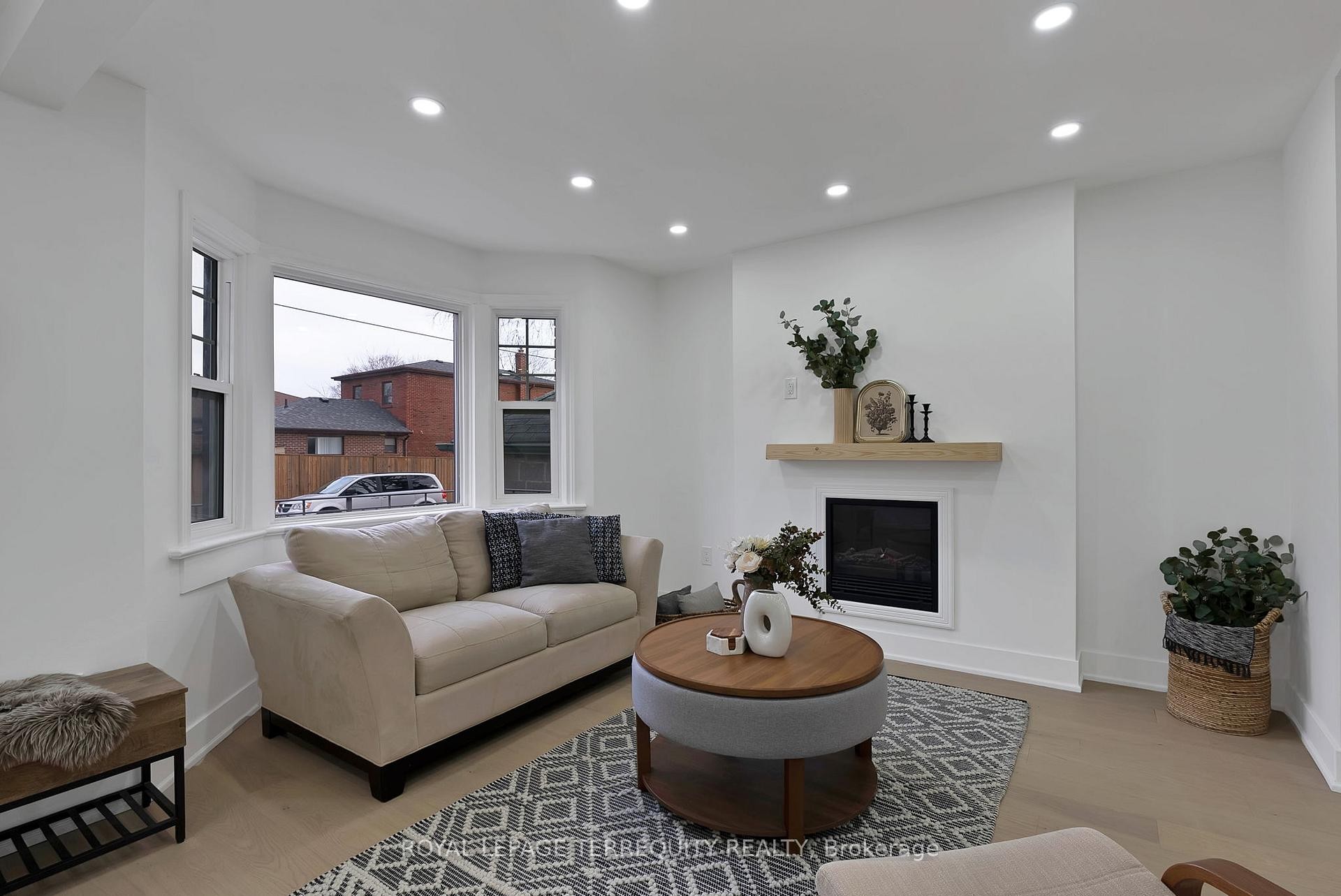 









40


Leroy

Avenue,
Toronto,




ON
M4J 4G8

