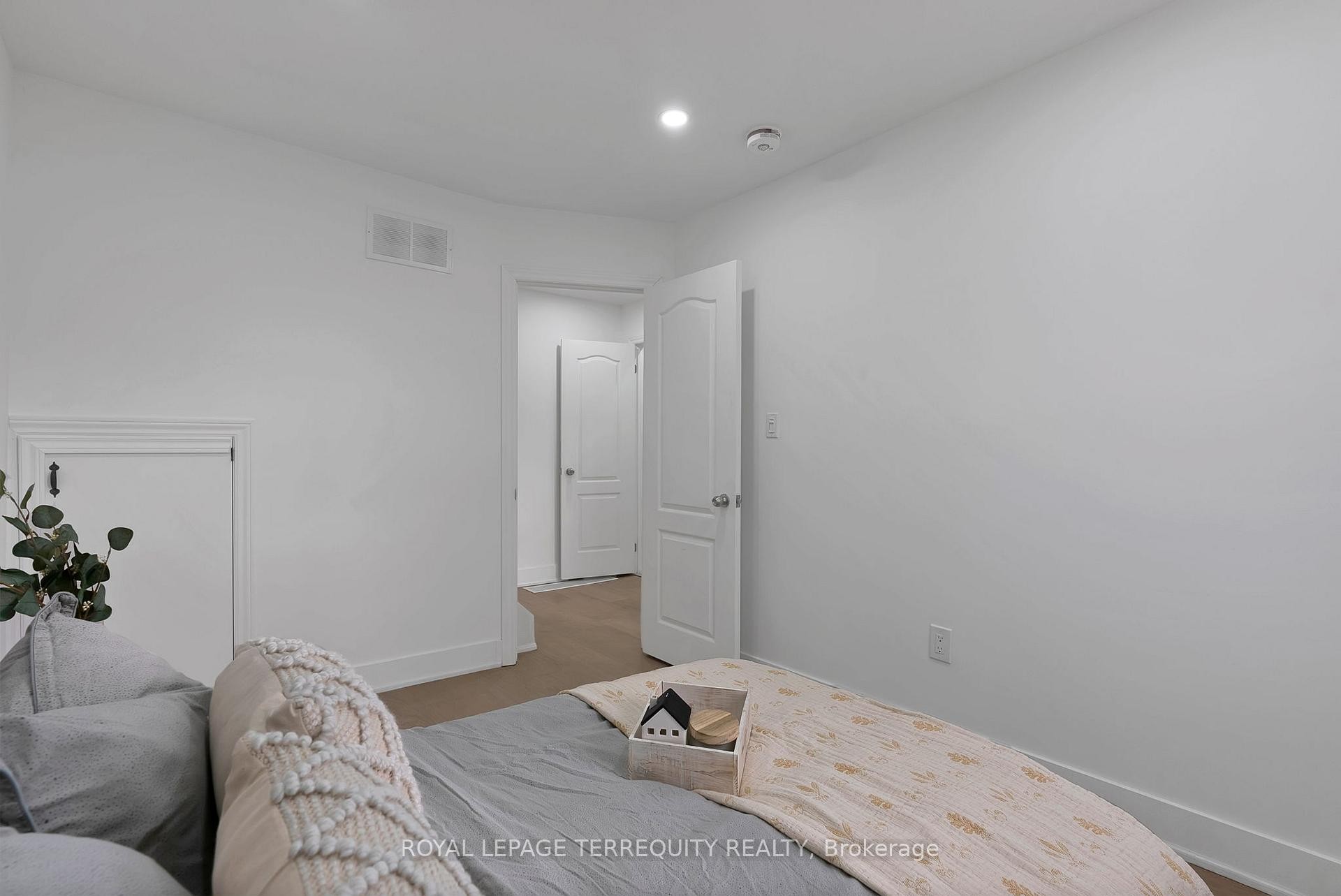 









40


Leroy

Avenue,
Toronto,




ON
M4J 4G8

