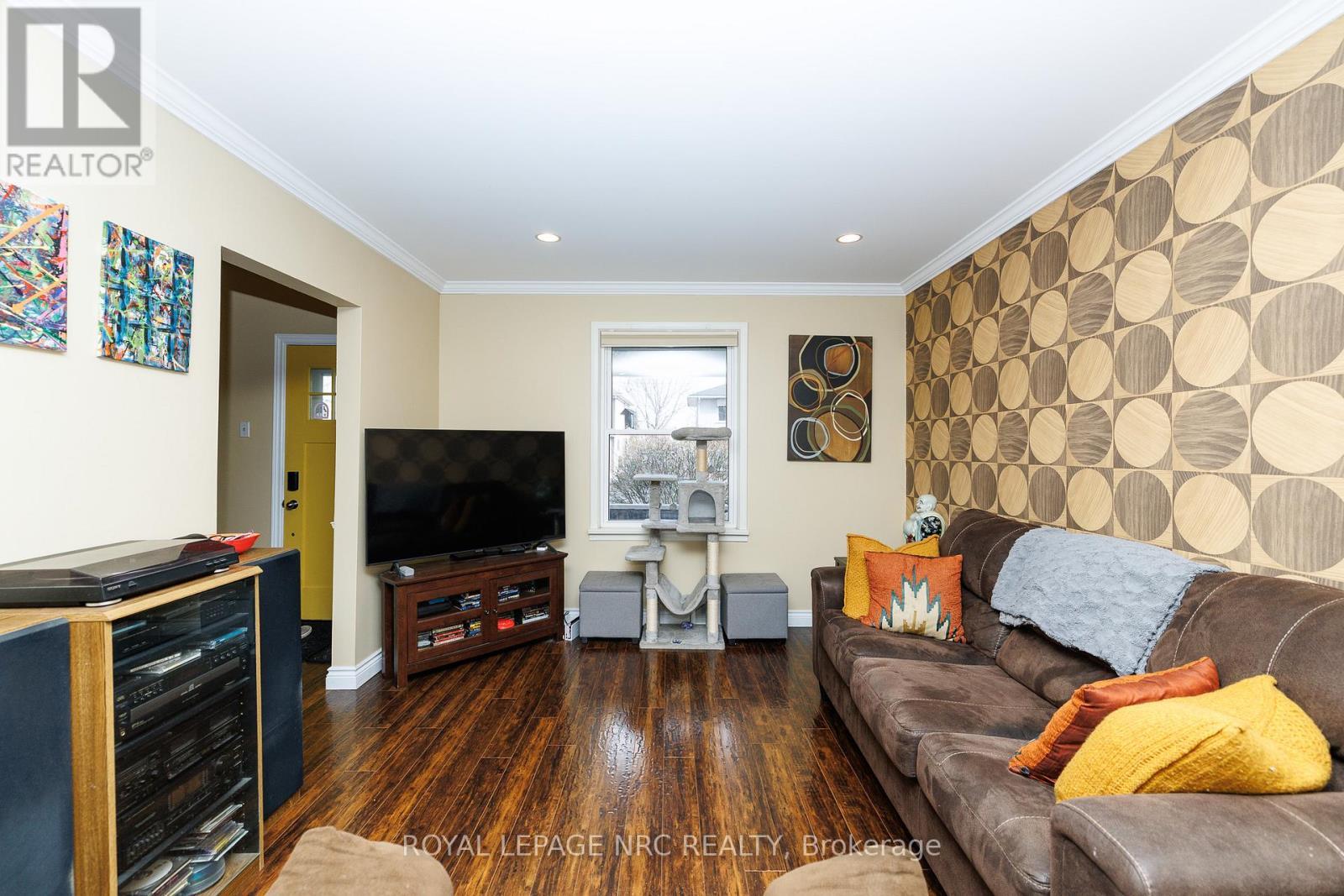 












78 RUSSELL AVENUE

,
St. Catharines (Downtown),




Ontario
L2R1V7

