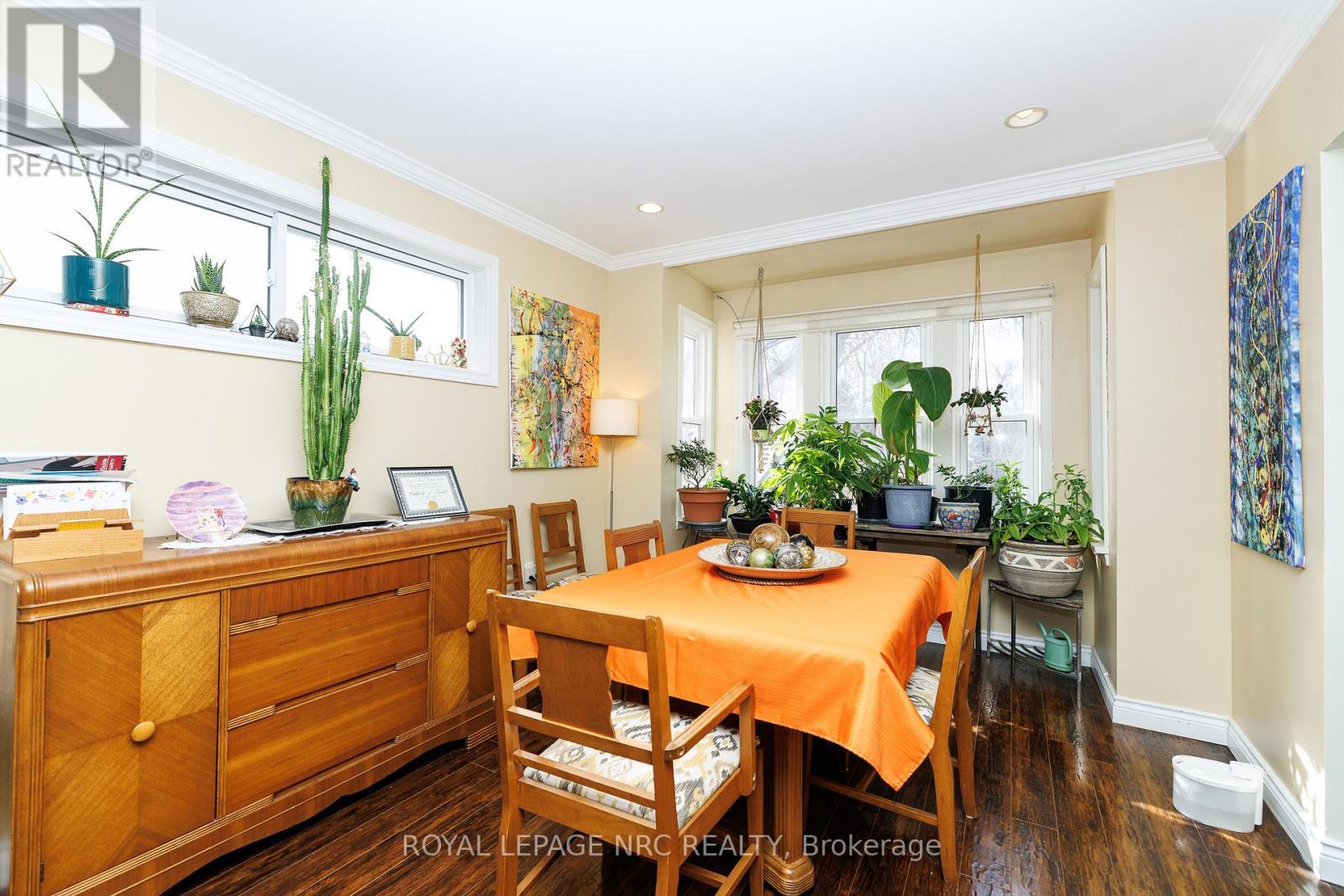 












78 RUSSELL AVENUE

,
St. Catharines (Downtown),




Ontario
L2R1V7

