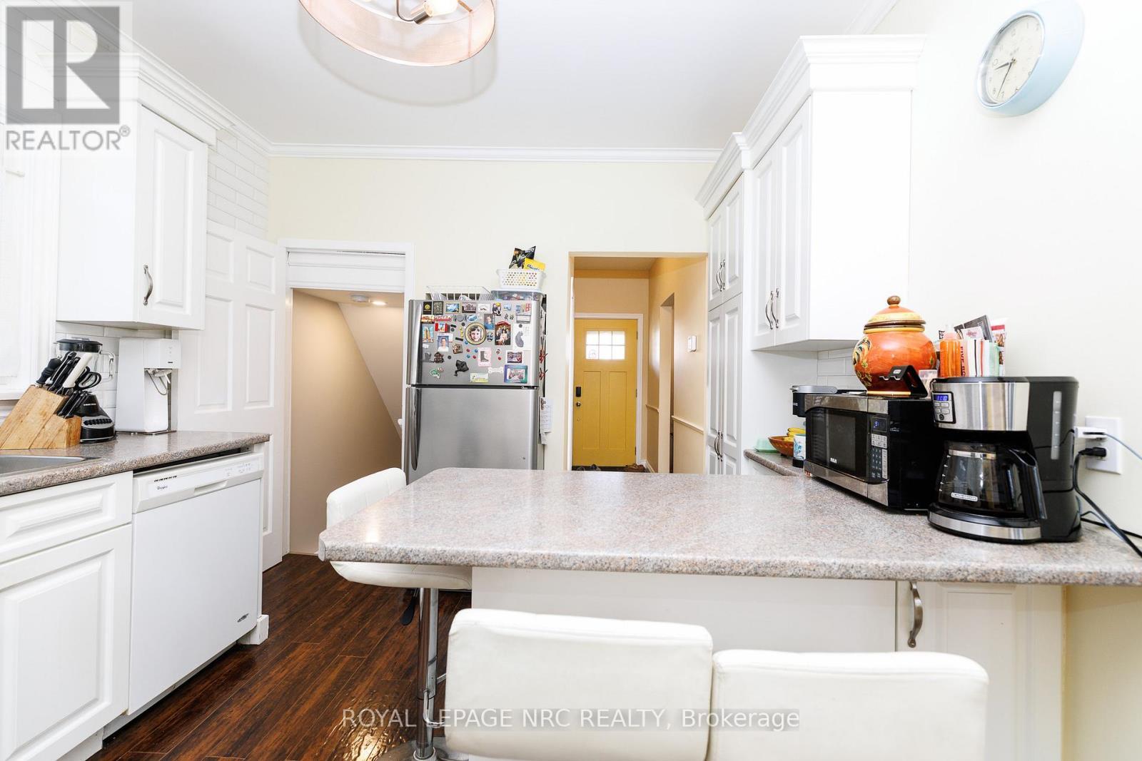 












78 RUSSELL AVENUE

,
St. Catharines (Downtown),




Ontario
L2R1V7

