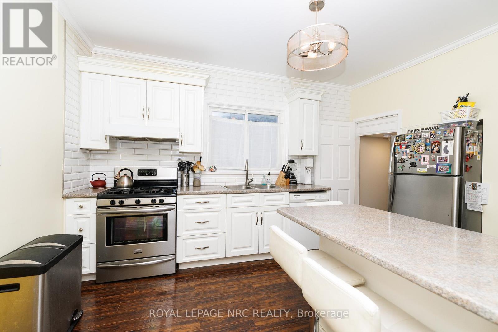 












78 RUSSELL AVENUE

,
St. Catharines (Downtown),




Ontario
L2R1V7

