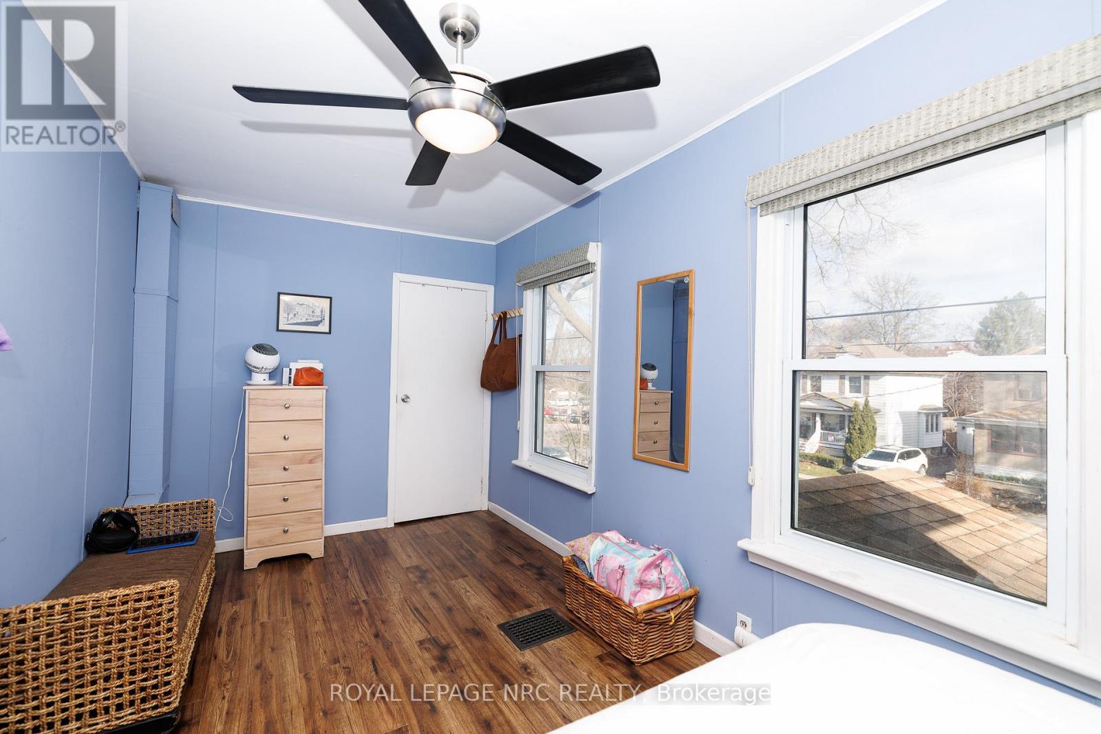 












78 RUSSELL AVENUE

,
St. Catharines (Downtown),




Ontario
L2R1V7

