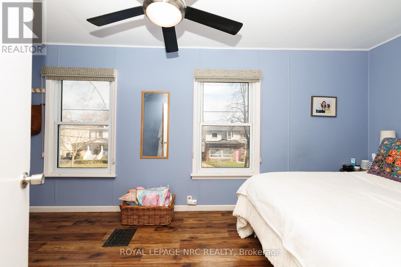 












78 RUSSELL AVENUE

,
St. Catharines (Downtown),




Ontario
L2R1V7

