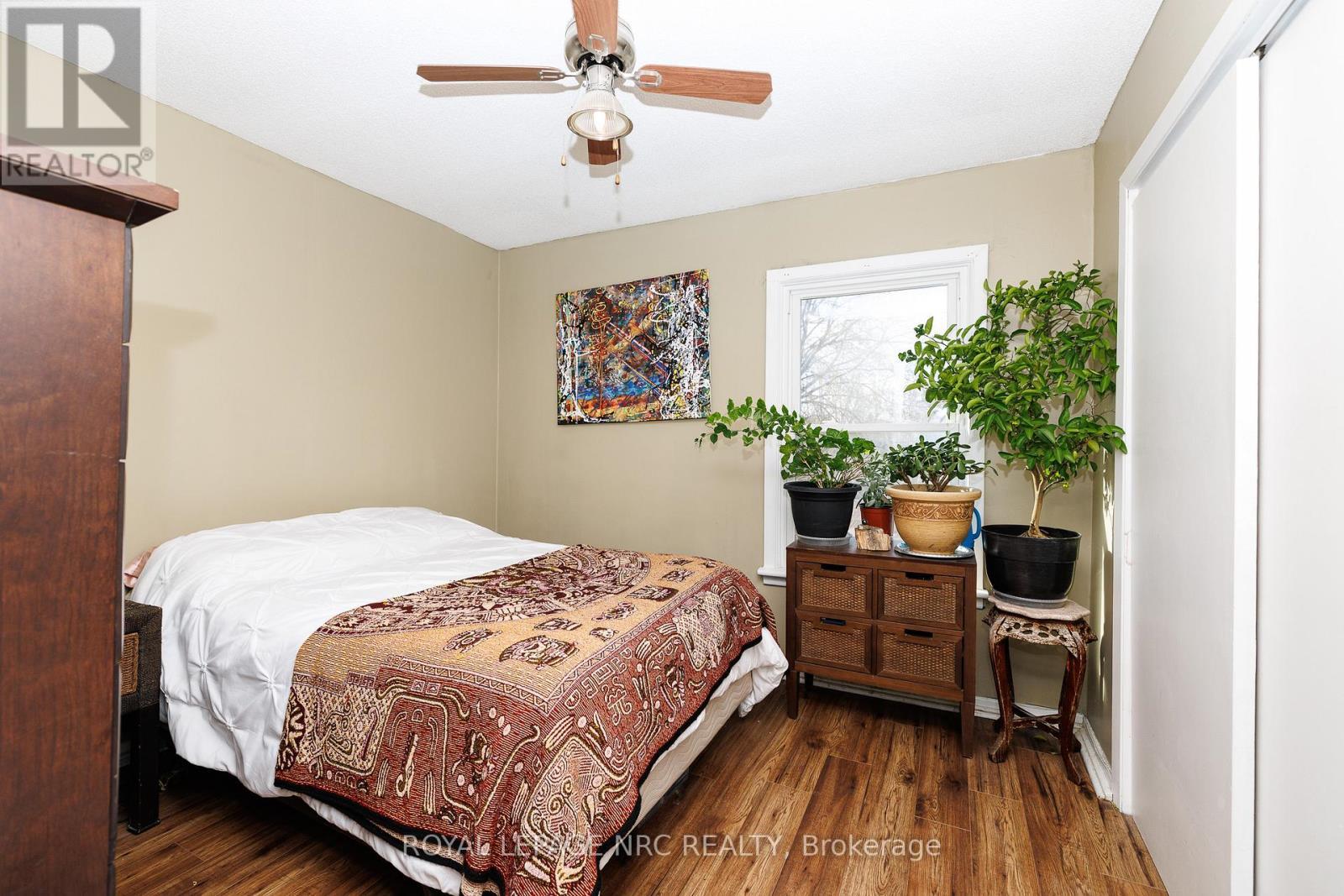 












78 RUSSELL AVENUE

,
St. Catharines (Downtown),




Ontario
L2R1V7

