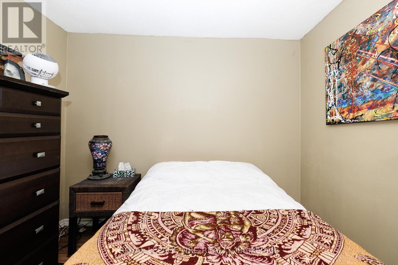 












78 RUSSELL AVENUE

,
St. Catharines (Downtown),




Ontario
L2R1V7

