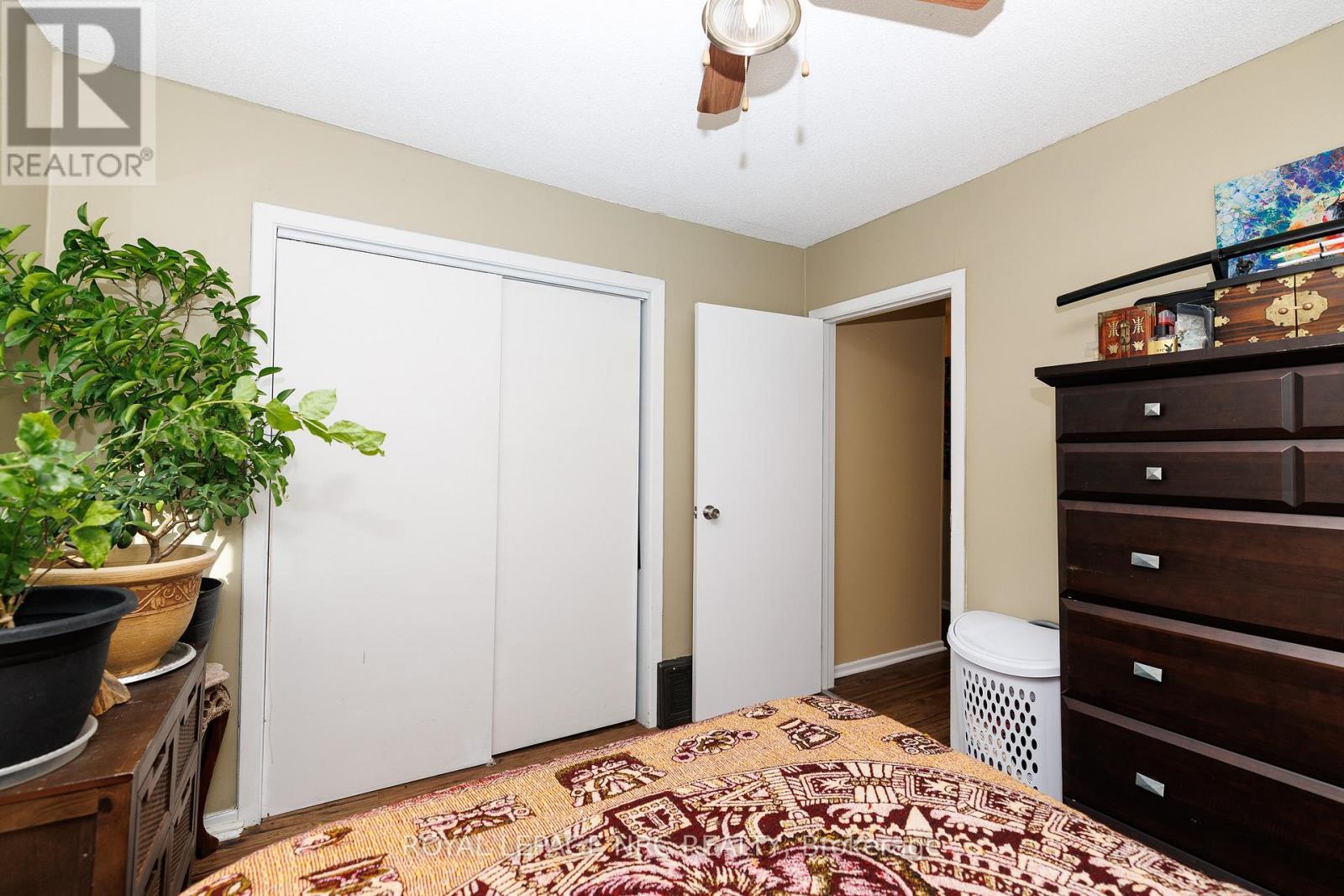 












78 RUSSELL AVENUE

,
St. Catharines (Downtown),




Ontario
L2R1V7

