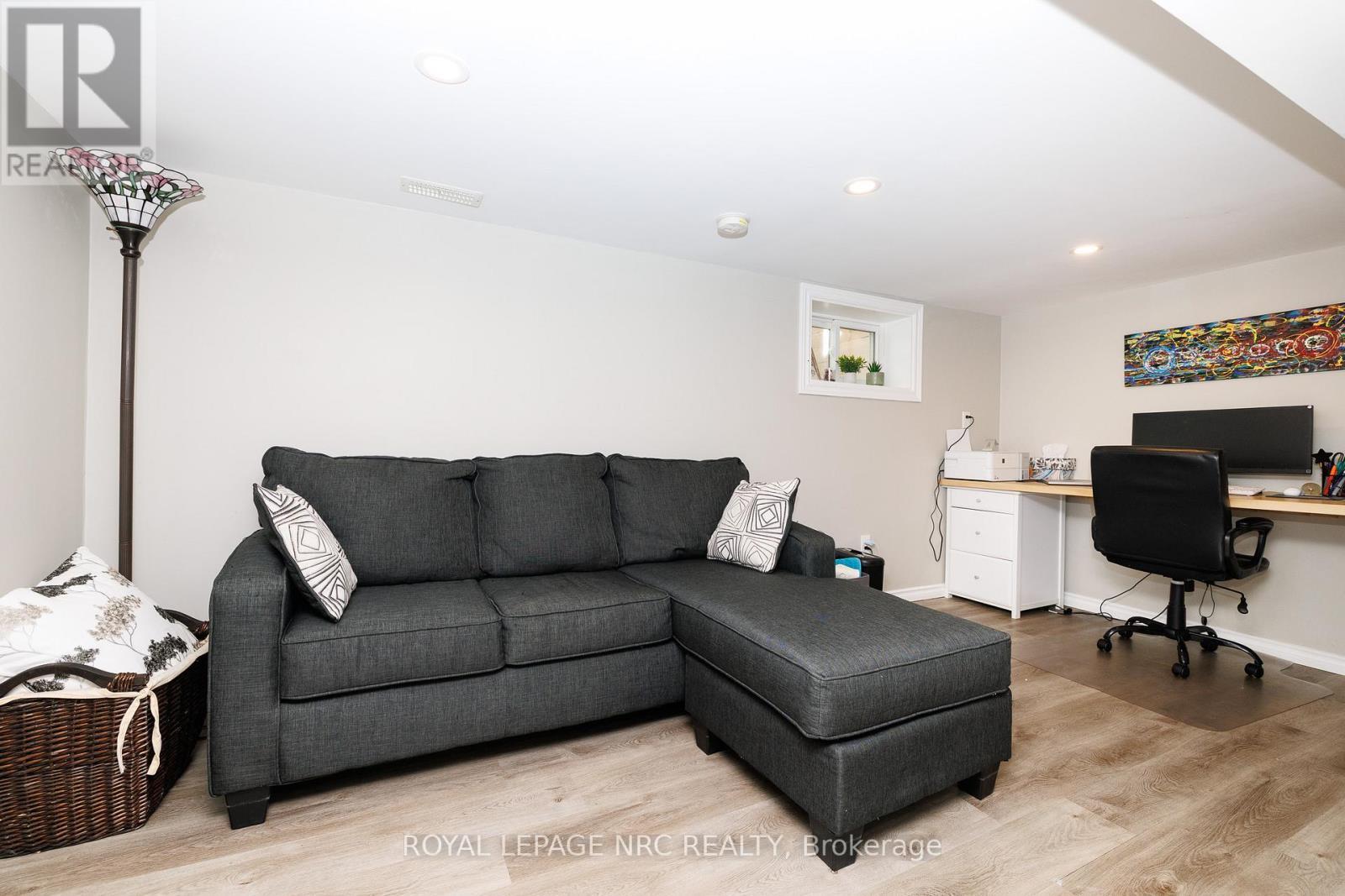 












78 RUSSELL AVENUE

,
St. Catharines (Downtown),




Ontario
L2R1V7

