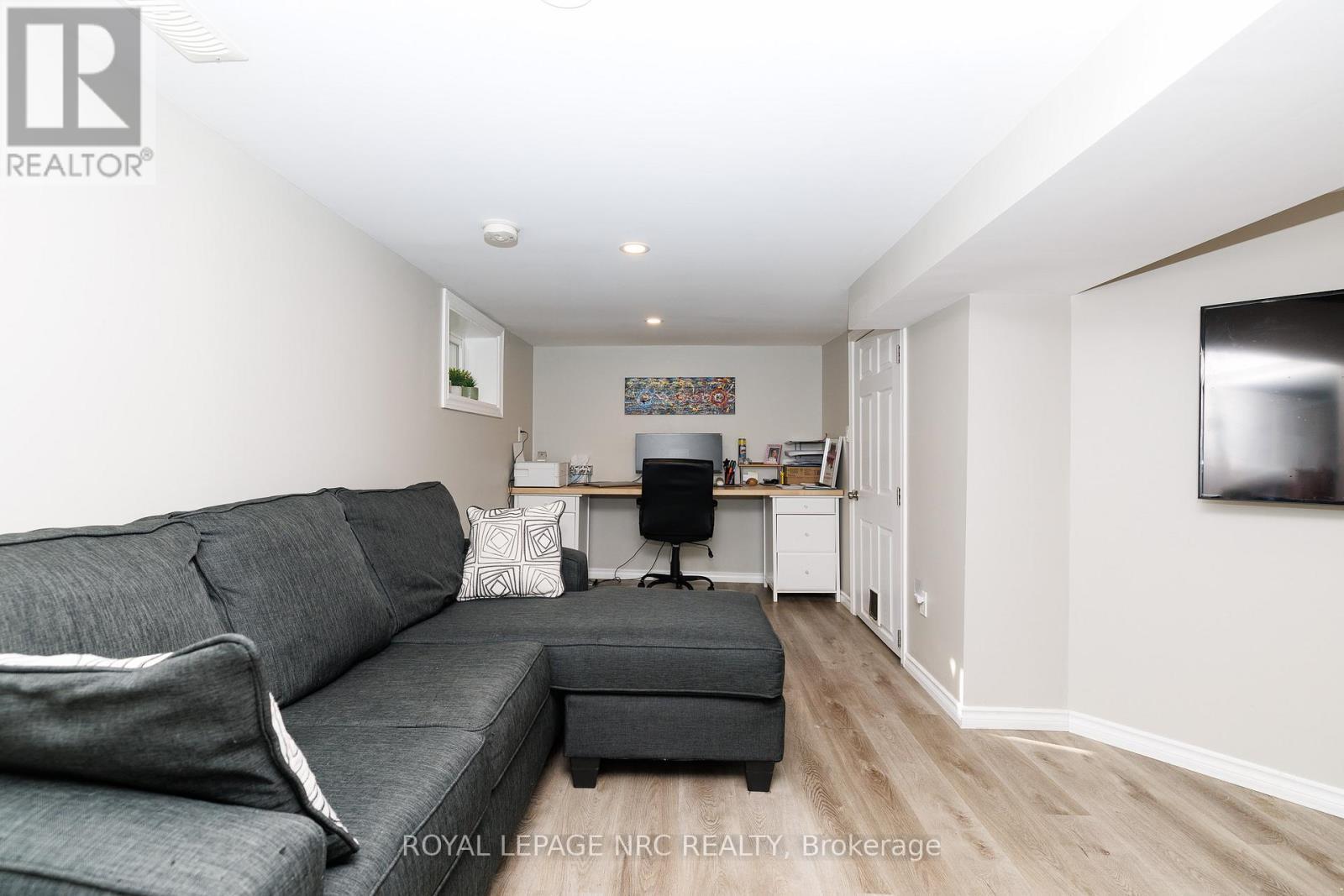 












78 RUSSELL AVENUE

,
St. Catharines (Downtown),




Ontario
L2R1V7

