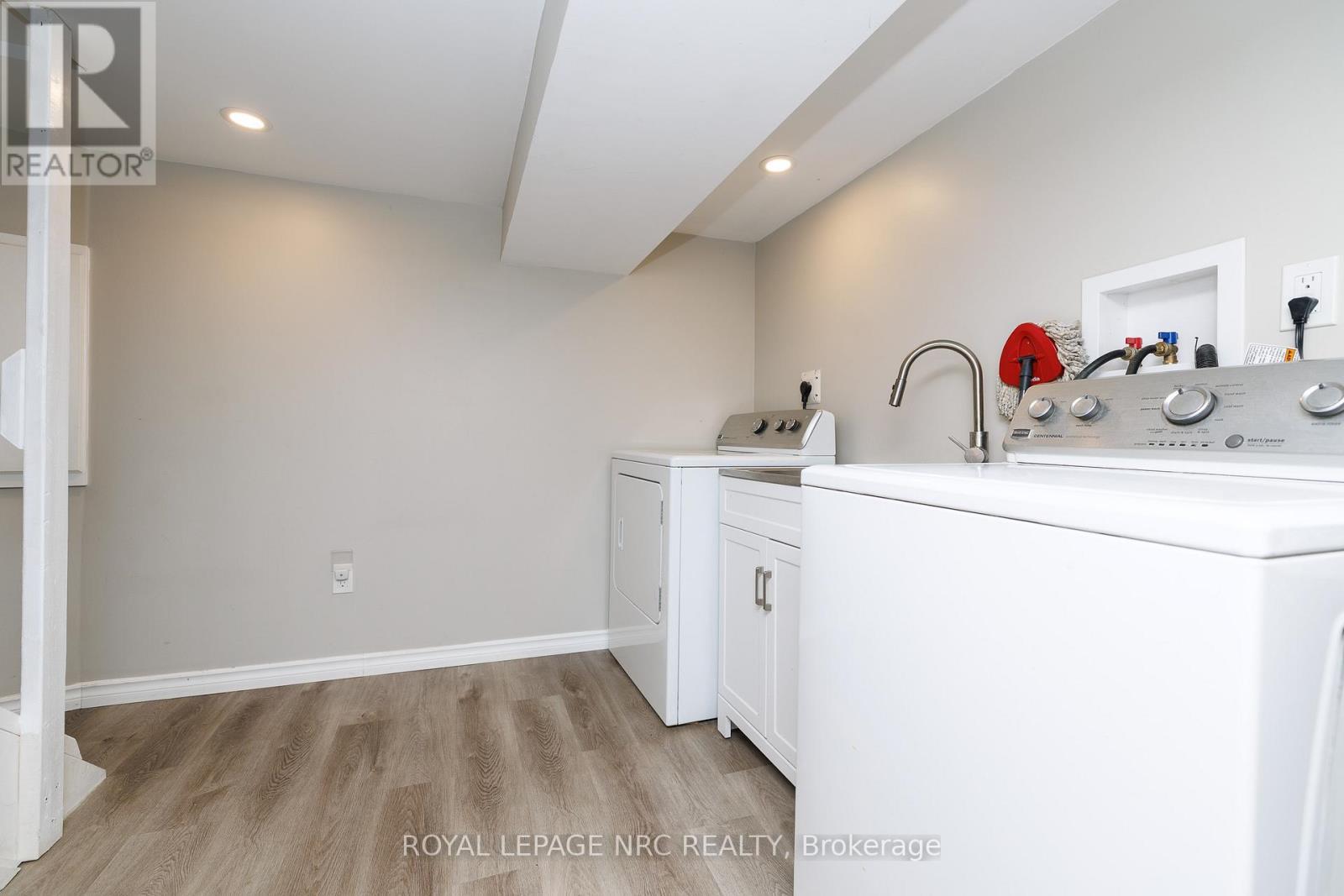 












78 RUSSELL AVENUE

,
St. Catharines (Downtown),




Ontario
L2R1V7

