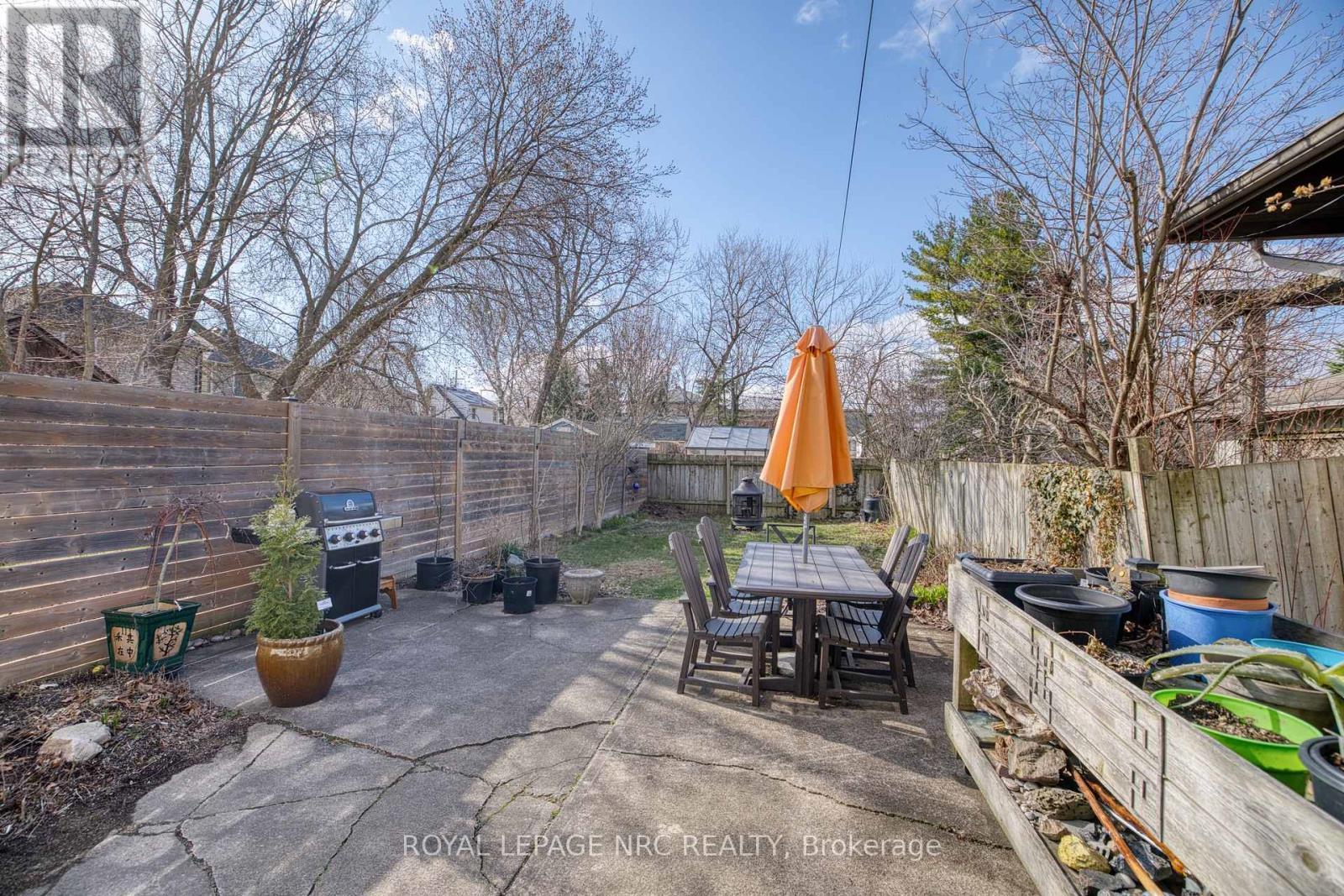 












78 RUSSELL AVENUE

,
St. Catharines (Downtown),




Ontario
L2R1V7

