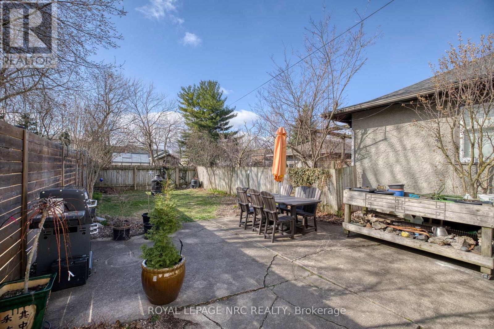 












78 RUSSELL AVENUE

,
St. Catharines (Downtown),




Ontario
L2R1V7

