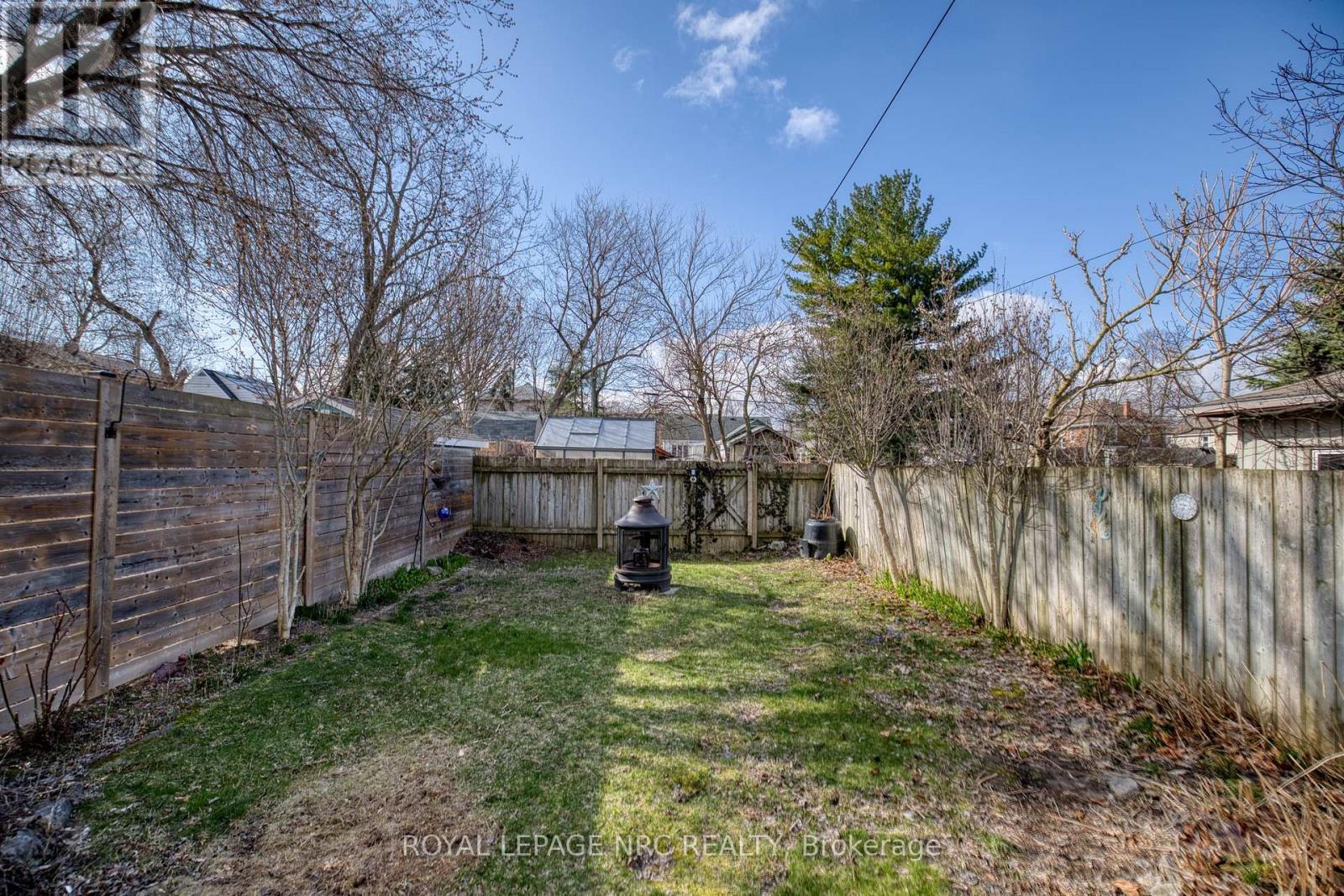 












78 RUSSELL AVENUE

,
St. Catharines (Downtown),




Ontario
L2R1V7

