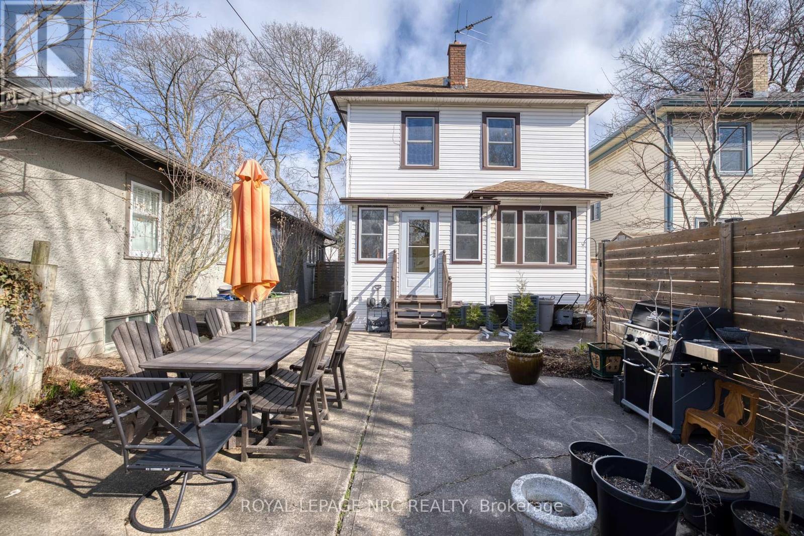 












78 RUSSELL AVENUE

,
St. Catharines (Downtown),




Ontario
L2R1V7


