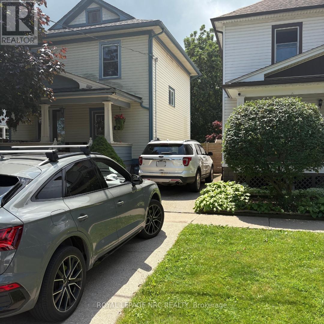 












78 RUSSELL AVENUE

,
St. Catharines (Downtown),




Ontario
L2R1V7

