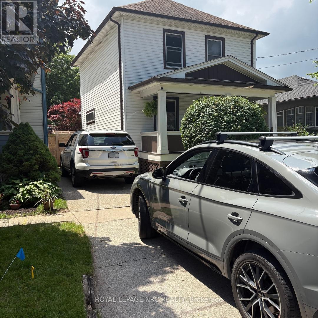 












78 RUSSELL AVENUE

,
St. Catharines (Downtown),




Ontario
L2R1V7

