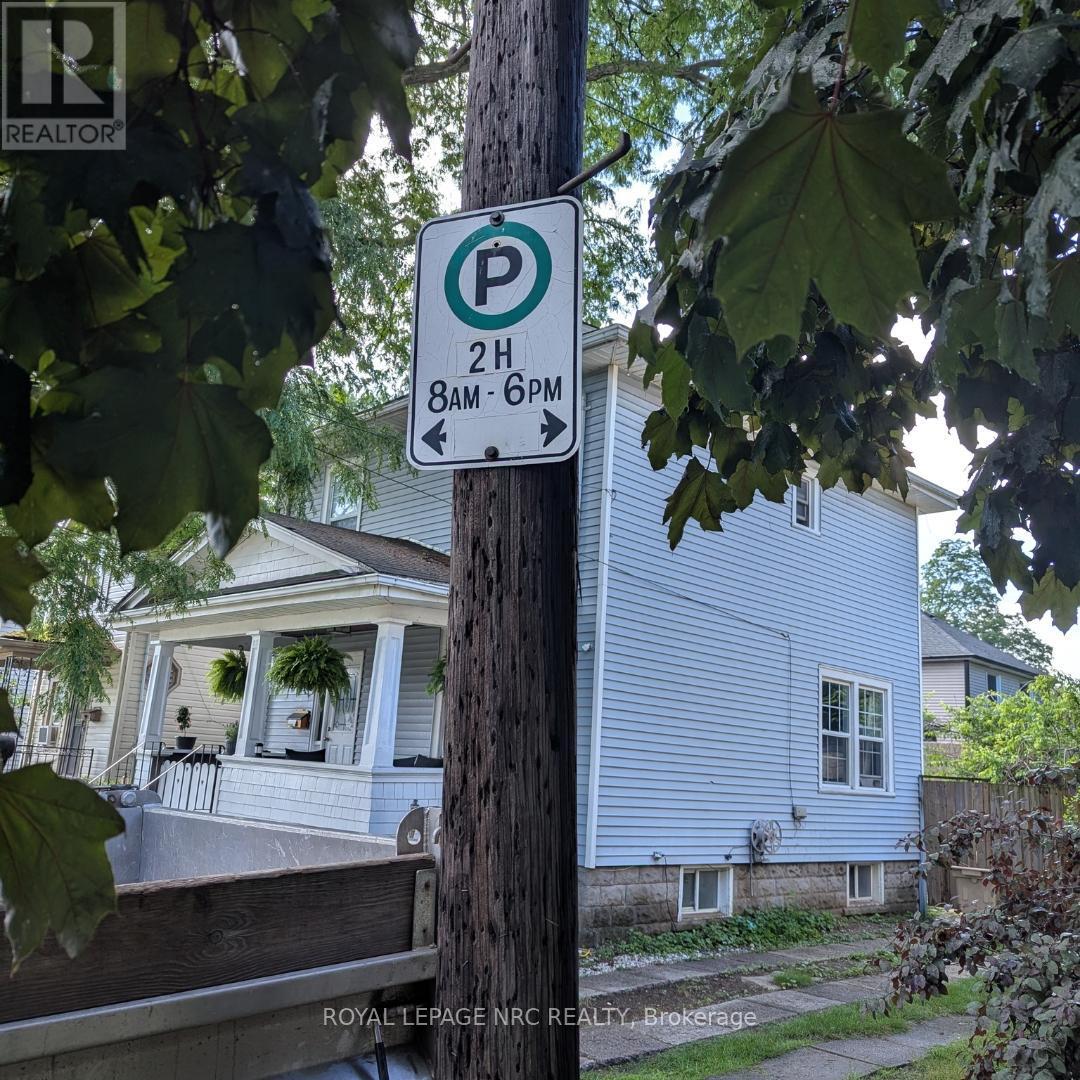 












78 RUSSELL AVENUE

,
St. Catharines (Downtown),




Ontario
L2R1V7


