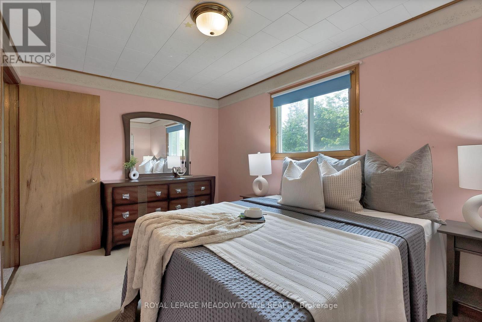 












46 HAWKE DRIVE

,
Kawartha Lakes,




Ontario
K0L2W0

